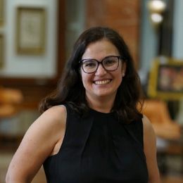 黄金在避险情绪的影响下重新上涨，投资者对美国经济放缓的忧虑加剧，同时本周非农数据预示疲软，推动避险资金流入助力金价回升