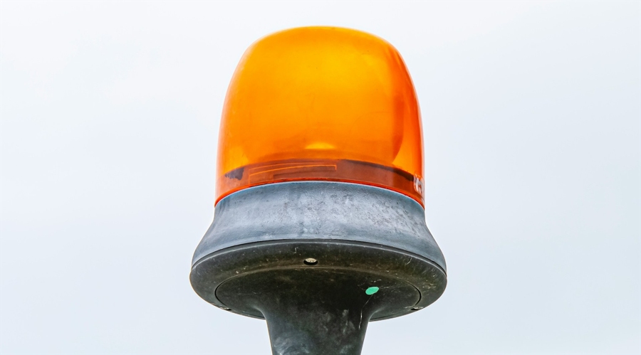 纳斯达克指数成功突破18500.00的重要关口,现报18500.19,日内上涨幅度为0.82%