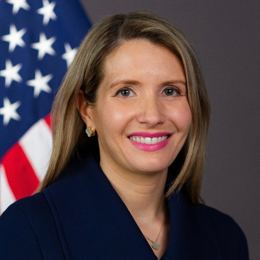 黄金在避险情绪的影响下重新上涨,投资者对美国经济放缓的忧虑加剧,同时本周非农数据预示疲软,推动避险资金流入助力金价回升