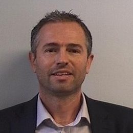 英伟达 2025 财年 Q4 营收 393.31 亿美元,超出市场预期的 380.45 亿美元,上年同期为 221 亿美元。